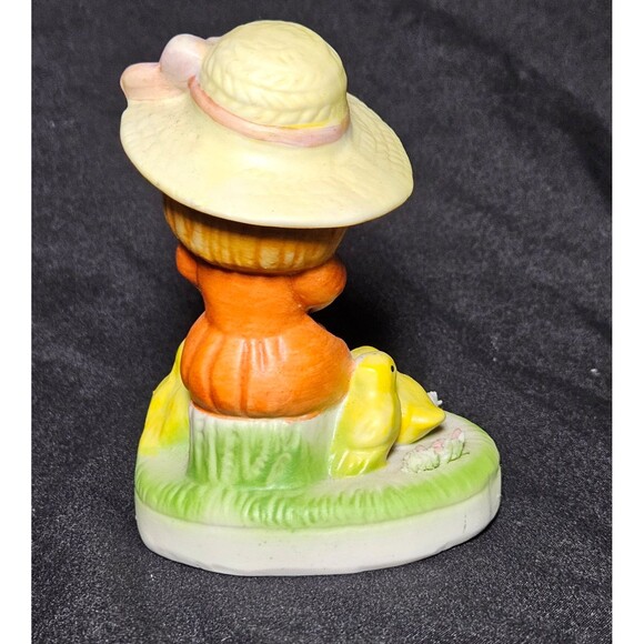 Vintage Porcelain Girl Figurine with Chicks - Picture 2 of 8